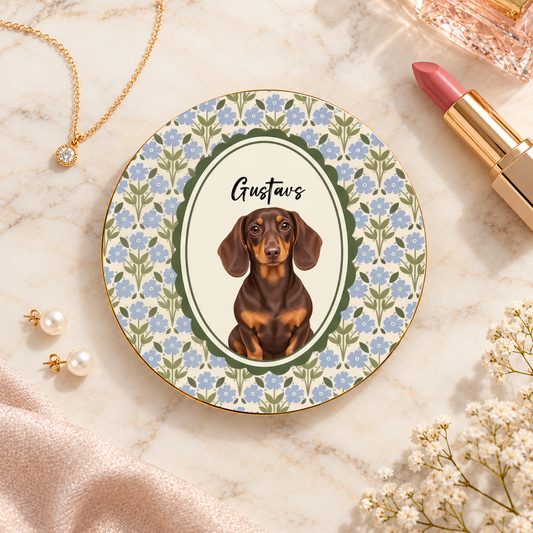 Personalizēta šķīvīte ar suņa vai kaķa portretu retro rāmī [PC-MOCKUP:cmutd0nh90001p8ryf9aeqbac:95eb86d7cc51ac60590bc816:95eb86d7cc51ac60590bc816a7325ffc733d4d90acbd86afbdb1da8fd793a754]